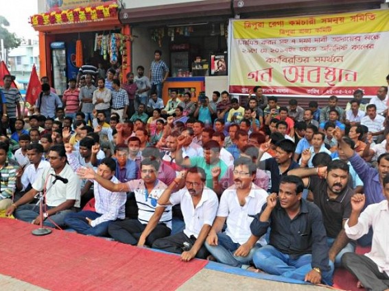 MGREGA workers protest at Astabol